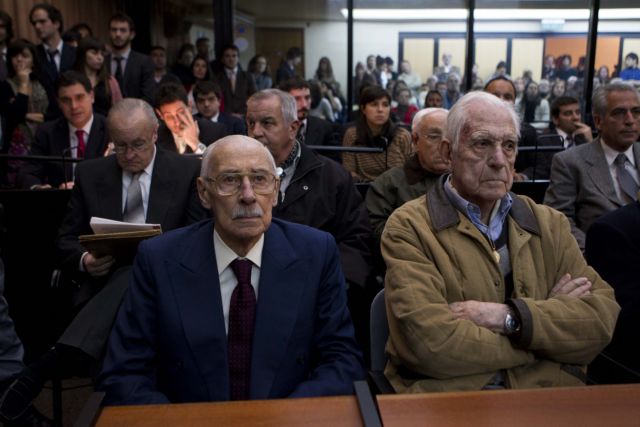 Βαριές ποινές κάθειρξης σε δύο δικτάτορες της Αργεντινής για τις απαγωγές βρεφών